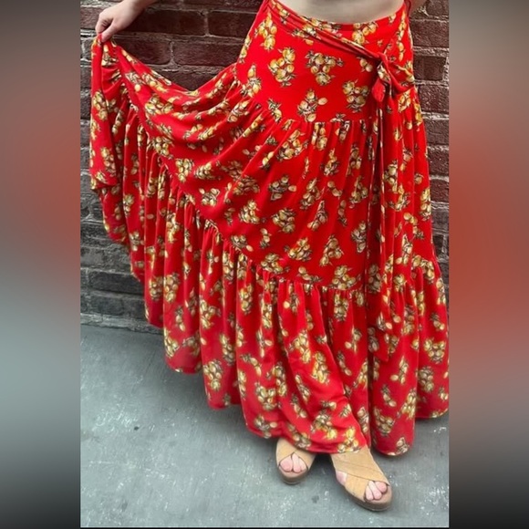 Luxxel 2 Piece Floral Bandeau and Maxi Skirt Set - Picture 3 of 5